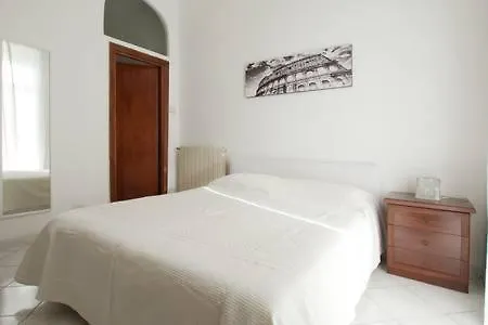 Roma 100 Mt Sea Apartment *
